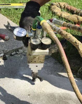 Hydraulic Jack in Use